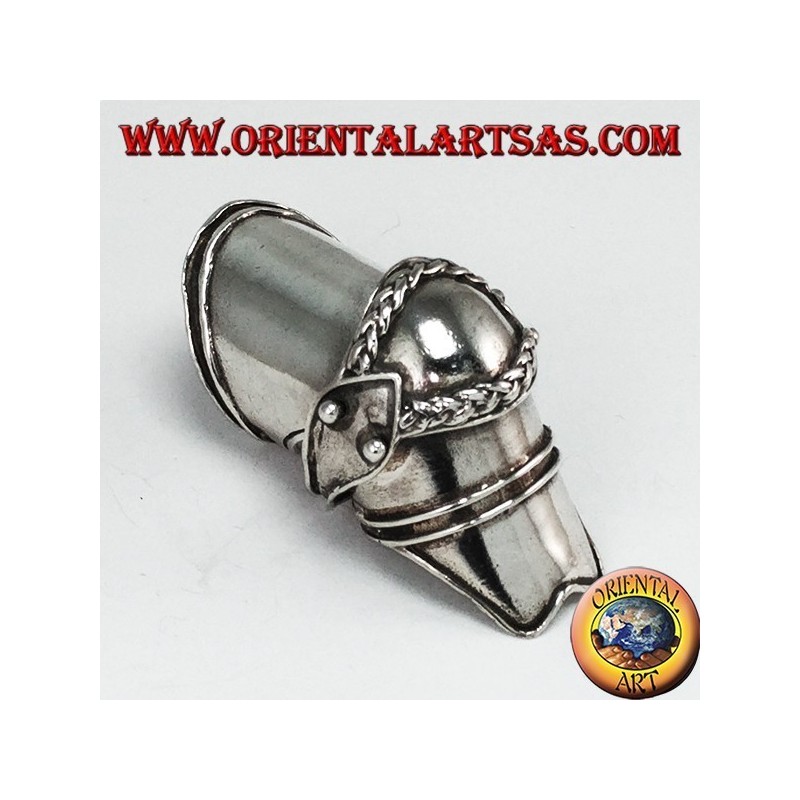 Anillo de armadura de plata medieval con decoraciones trenzadas