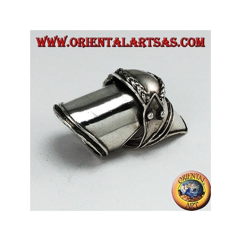 Bague médiévale en argent avec décorations tressées