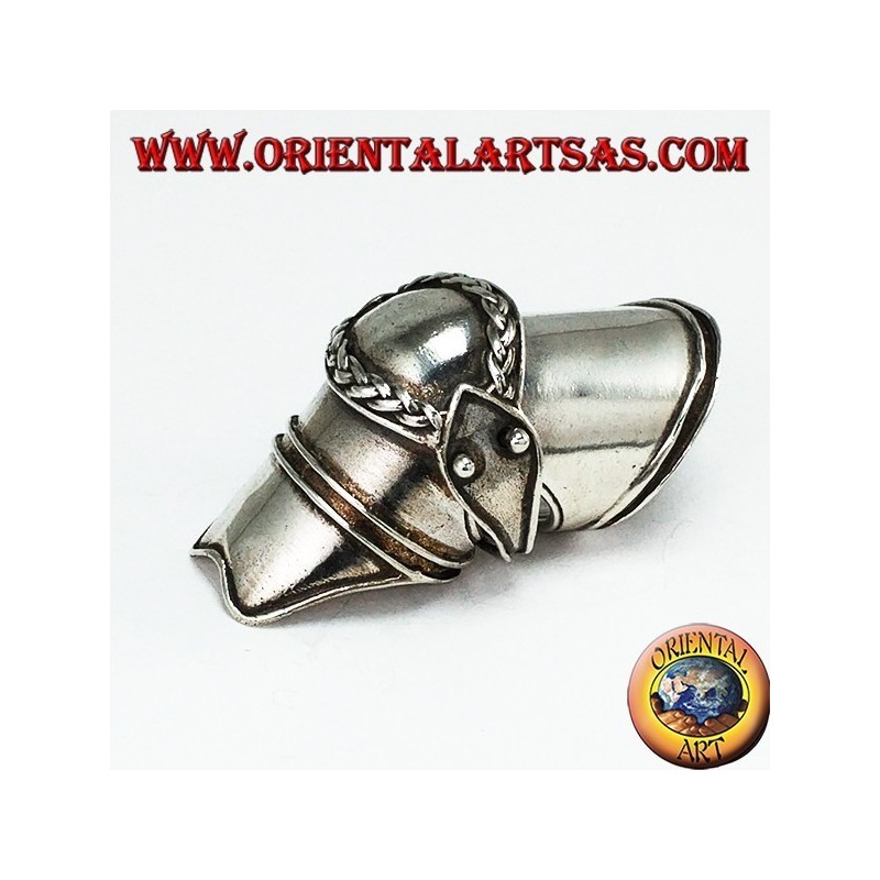 Anillo de armadura de plata medieval con decoraciones trenzadas