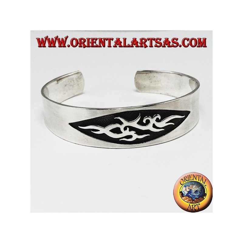 Rigid bracelet in 925 silver with a tribal low relief carving
