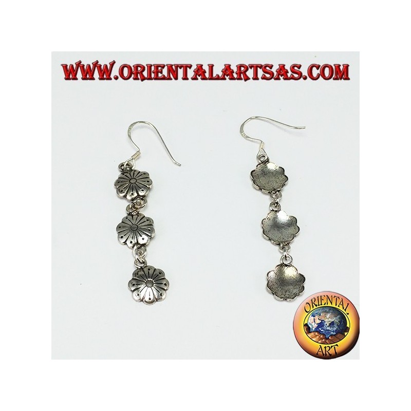 Silver pendant earrings composed of three flowers