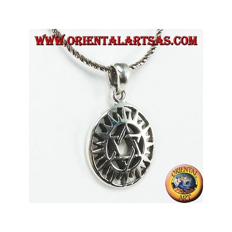 Pendentif en argent avec une étoile de David au soleil