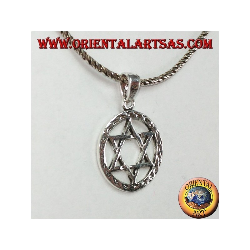 Pendentif en argent avec une étoile à six branches Star of David dans le cercle