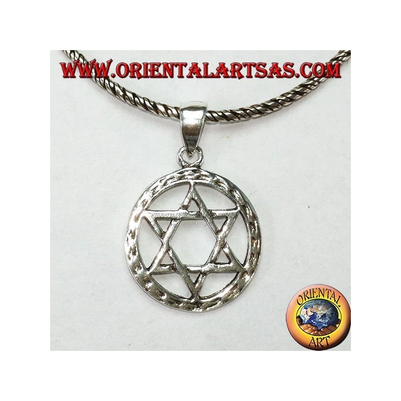 Pendentif en argent avec une étoile à six branches Star of David dans le cercle