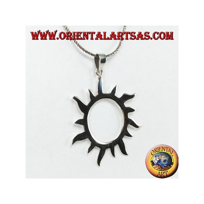 Pendentif en argent avec des rayons de soleil