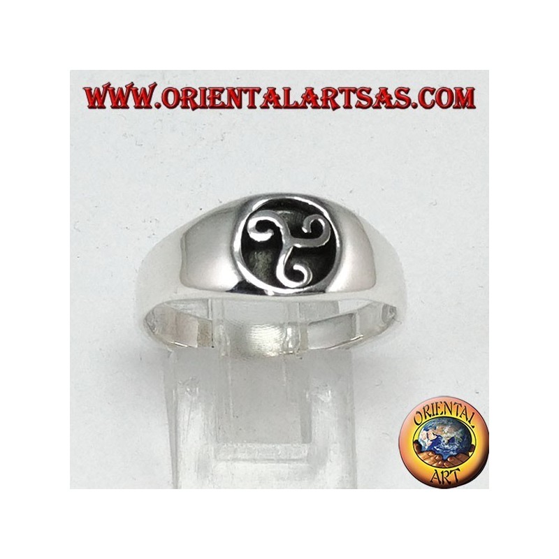 Silver ring with trisele or triskell seal