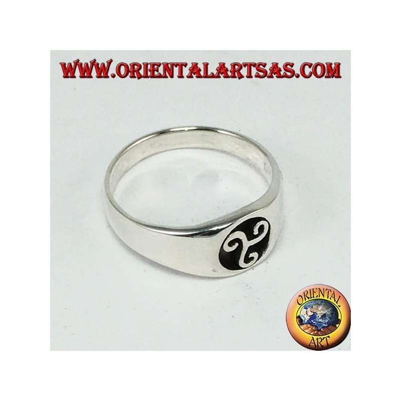 Silver ring with trisele or triskell seal