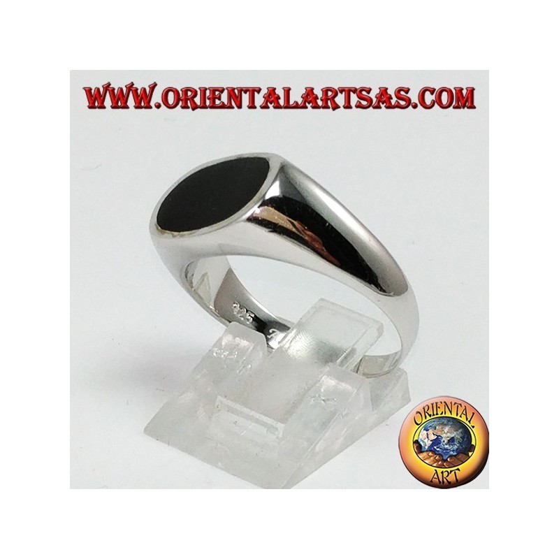 Silberring mit flachem ovalem Onyx, quer montiert