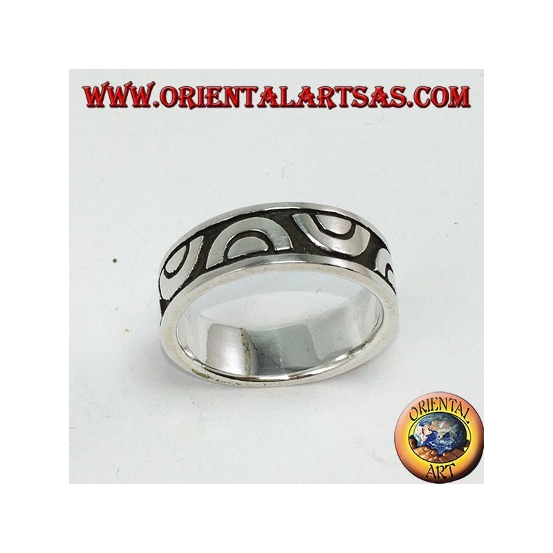 Bague en argent incrustée de demi-cercles opposés