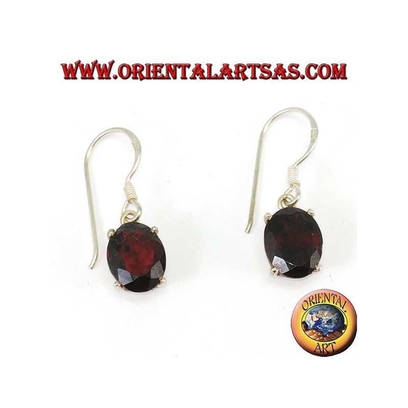 Boucles d'oreilles en argent percées à la main avec un jeu de grenat ovale naturel