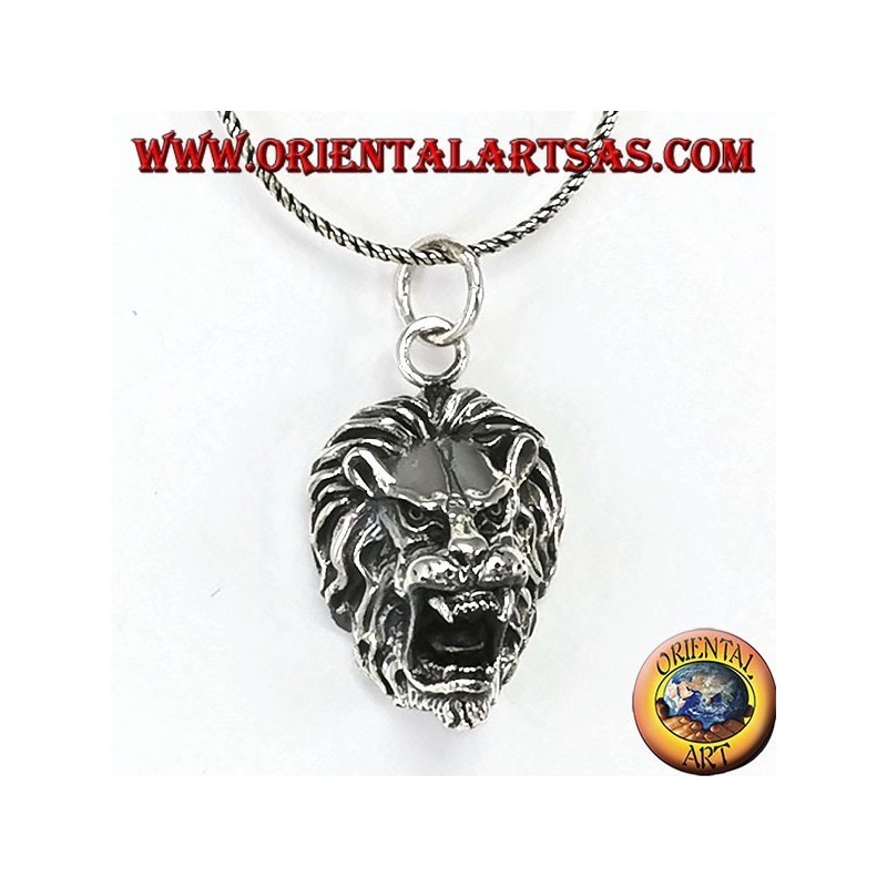 Colgante de plata con una agresiva cabeza de león