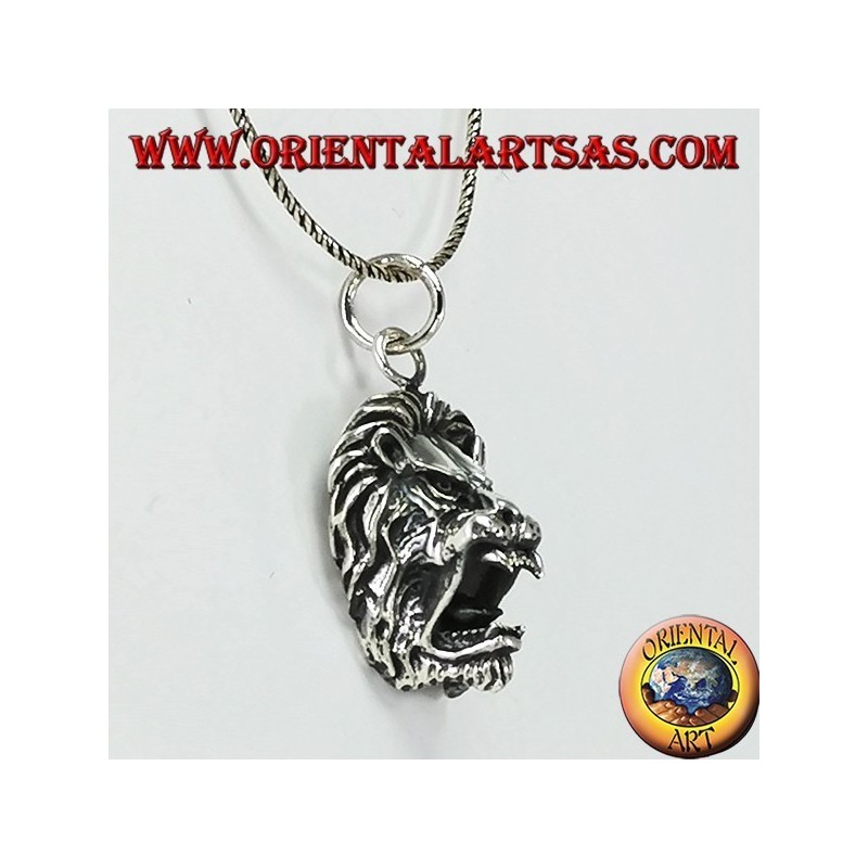 Pendentif en argent avec une tête de lion agressive