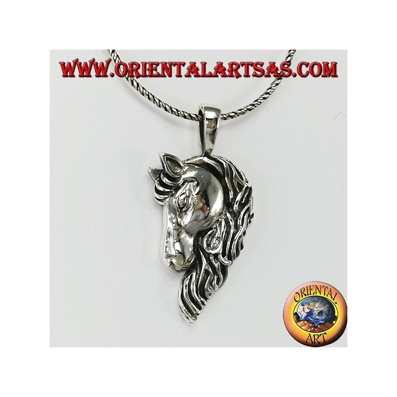 Pendentif en tête de cheval en argent avec une épaisse crinière