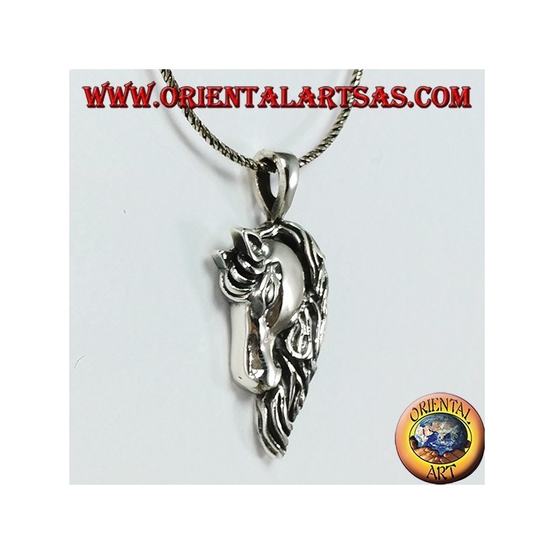 Pendant in silver horse head with a thick mane