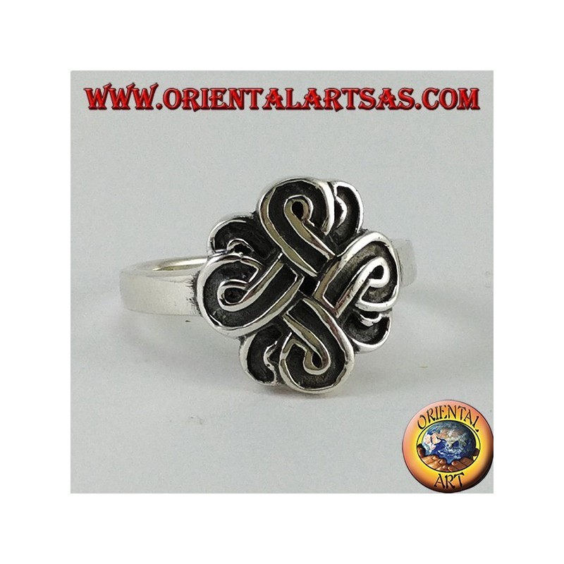 Bague en argent avec le noeud de Saint John ou le noeud de Bowen