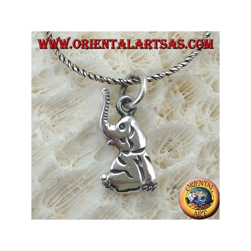pendentif en argent avec la trompe d'éléphant vers le haut