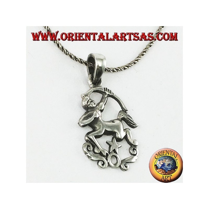 Colgante de plata con un centauro con arco y estrella