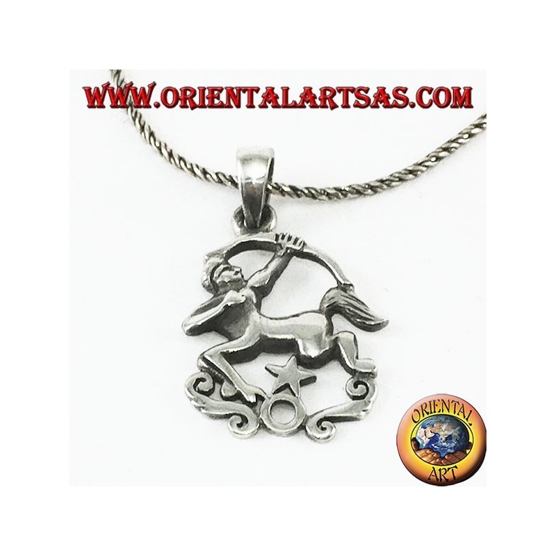 Colgante de plata con un centauro con arco y estrella