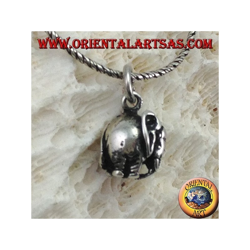Colgante elefante plateado con probóscide tridimensional