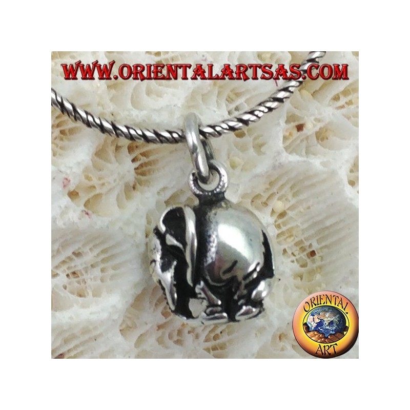 Colgante elefante plateado con probóscide tridimensional