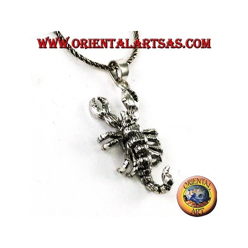 Colgante de plata de escorpión con 7 partes móviles. tridimensional