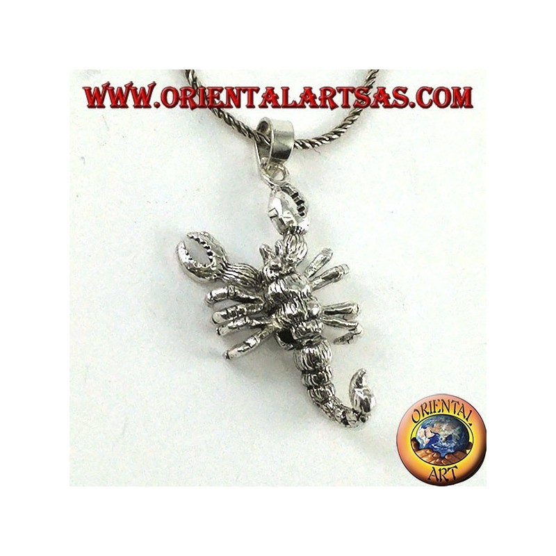 Colgante de plata de escorpión con 7 partes móviles. tridimensional