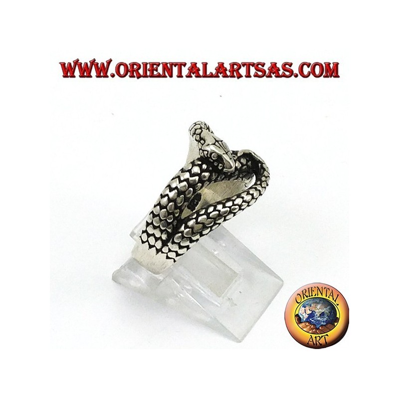 Anello in argento a forma di serpente cobra che si morde