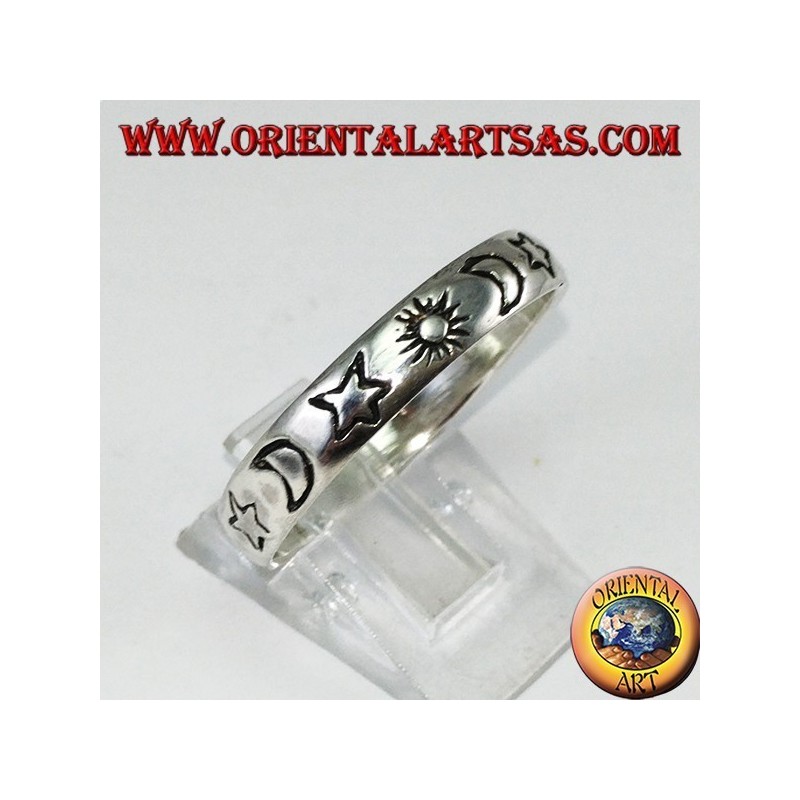 Anillo de plata grabado con sol y luna