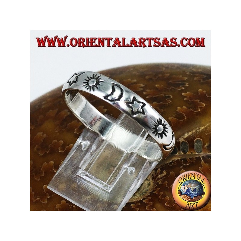 Anillo de plata grabado con sol y luna