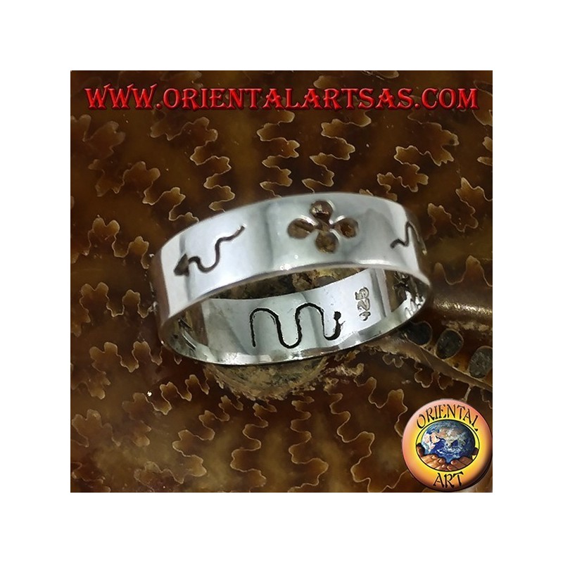 Anillo de plata tallado a mano