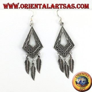 Boucles d'oreilles en argent, en losange ciselé avec trois plumes
