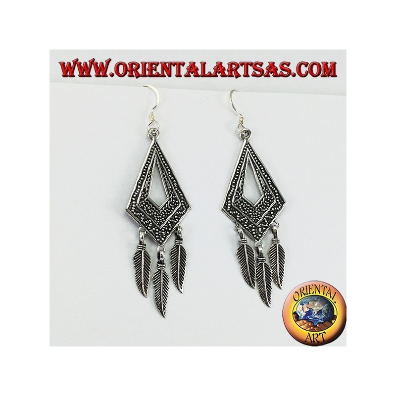 Silver earrings, in rhombus chiselled with three hanging feathers