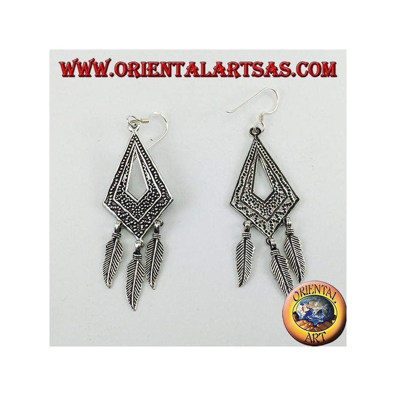 Silver earrings, in rhombus chiselled with three hanging feathers