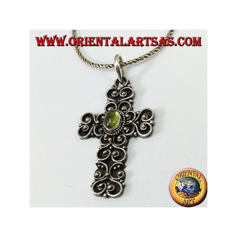 Pendentif en argent, croix baroque fait à la main avec péridot au centre