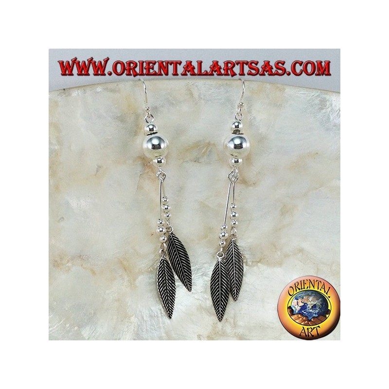 Boucles d'oreilles en argent avec de longues sphères avec deux plumes