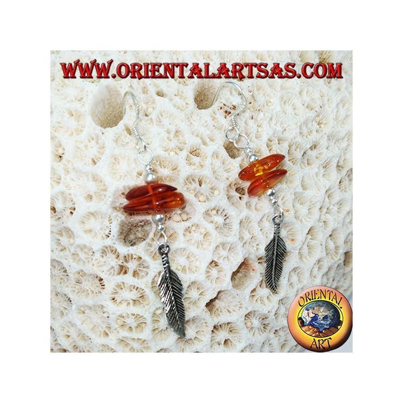 Orecchini in argento pendente con 2 pezzi di ambra ed una piuma