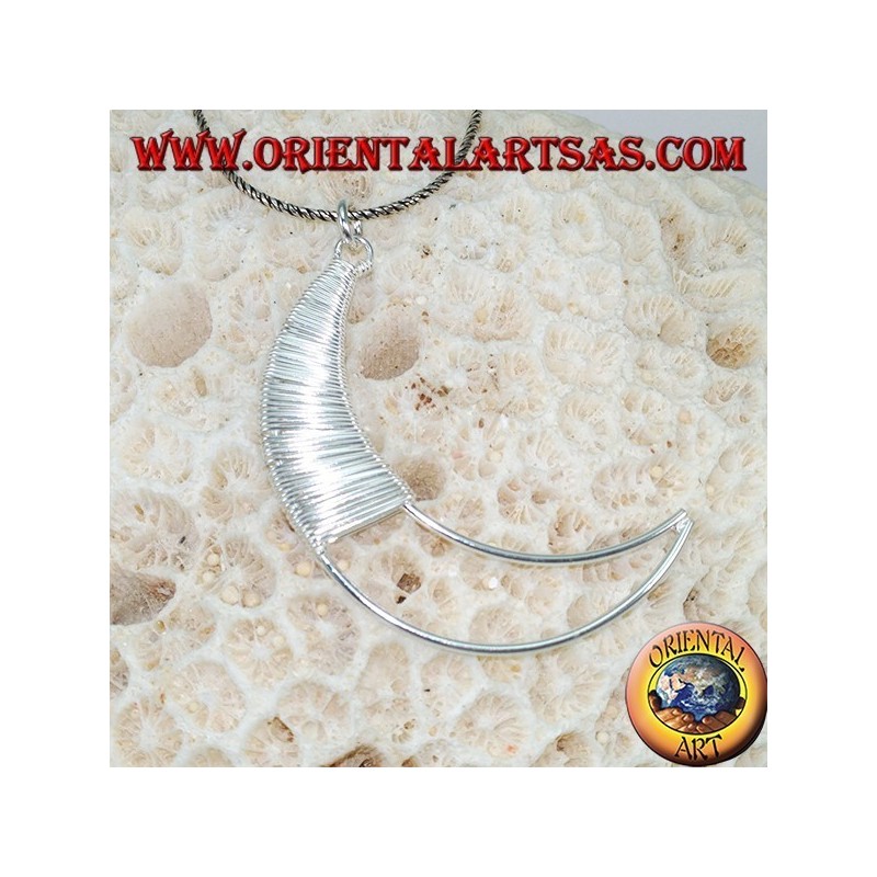 Colgante de luna de plata hecho a mano