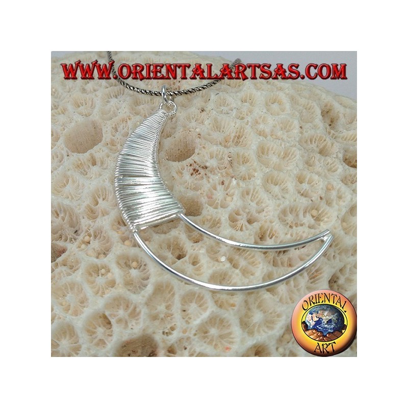 Colgante de luna de plata hecho a mano
