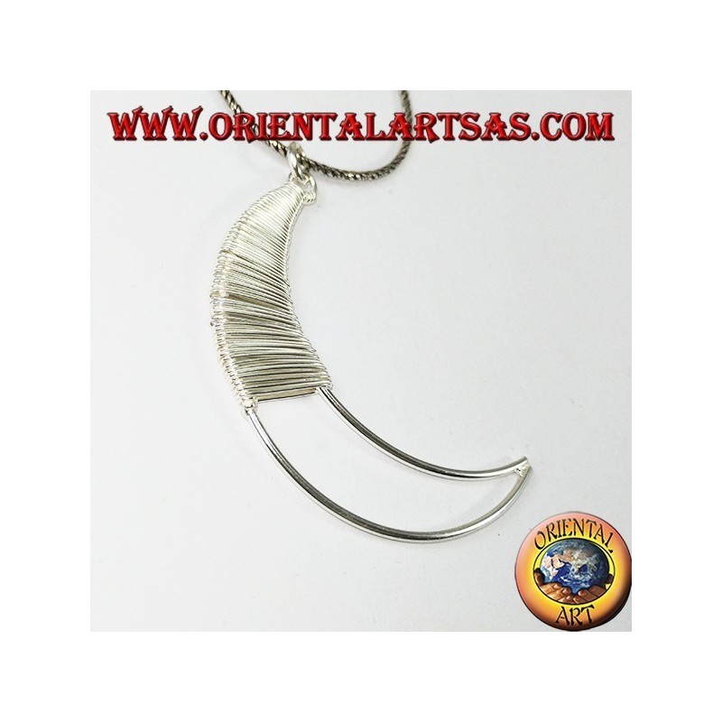 Colgante de luna de plata hecho a mano