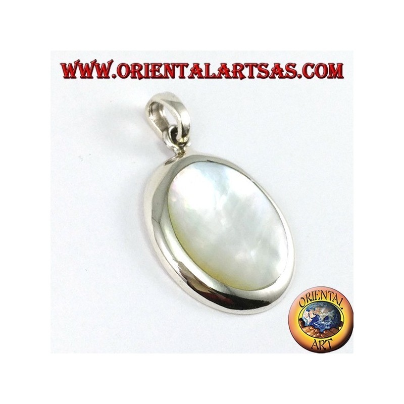 Silver pendant with round mother-of-pearl