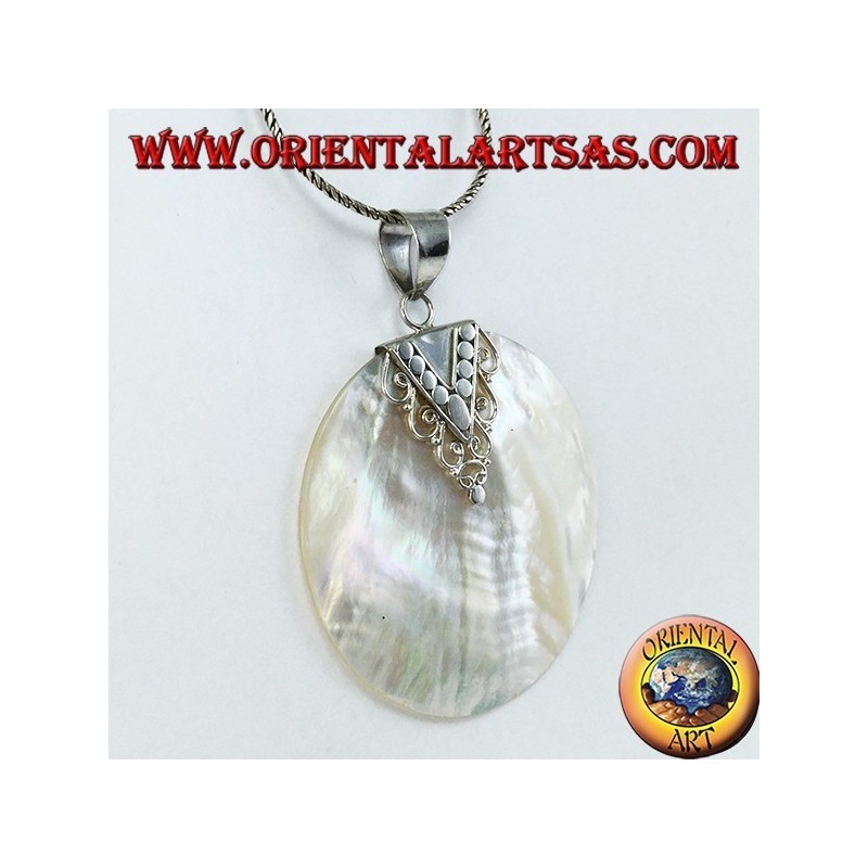 Pendant with round mother-of-pearl and handmade silver hook