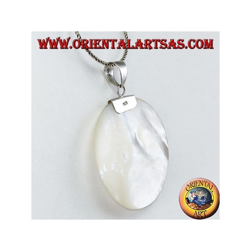 Pendant with round mother-of-pearl and handmade silver hook