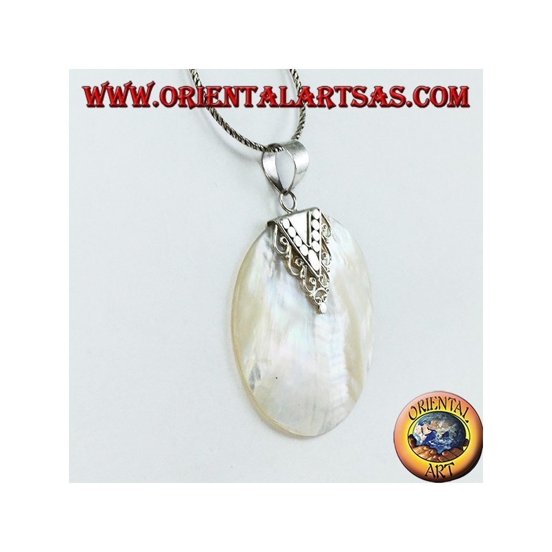 Pendentif avec nacre ronde et crochet en argent fait à la main