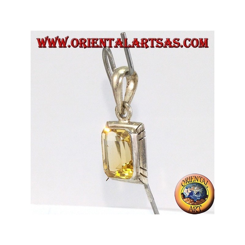 Silver pendant with natural rectangular Topaz