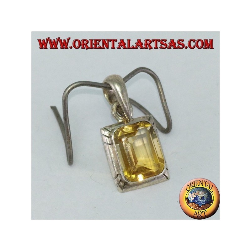 Silver pendant with natural rectangular Topaz