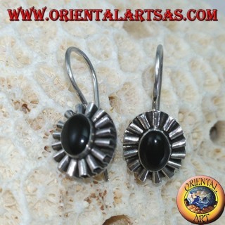 Boucles d'oreilles en argent avec onyx ovale et contour d'onde
