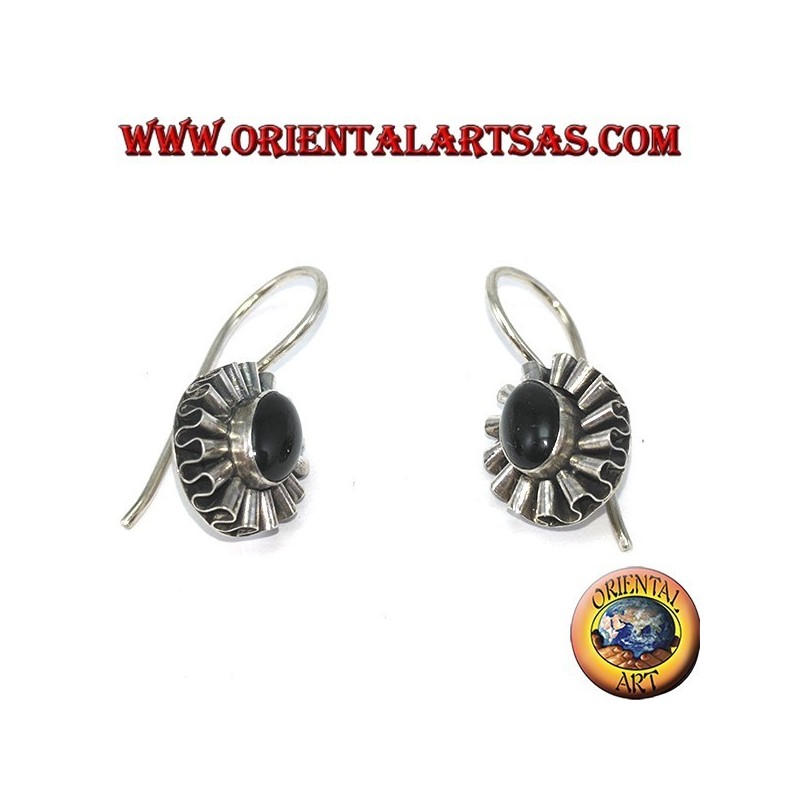 Orecchini in argento con onice ovale e contorno ad onda