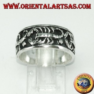 Anillo de plata con escorpiones en bajorrelieve