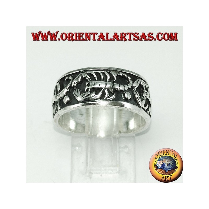 Anillo de plata con escorpiones en bajorrelieve