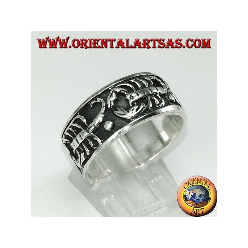Bague en argent avec scorpions bas-reliefs